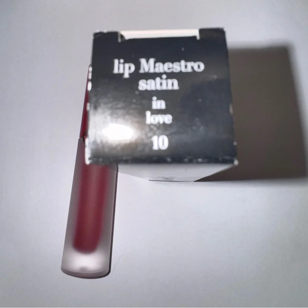 Giorgio Armani LIP MAESTRO SATIN LONG-LASTING LIPSTICK in Love 10 - Picture 10 of 10